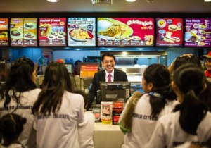 Jollibee.0129_jollibee-caktiong_400x280